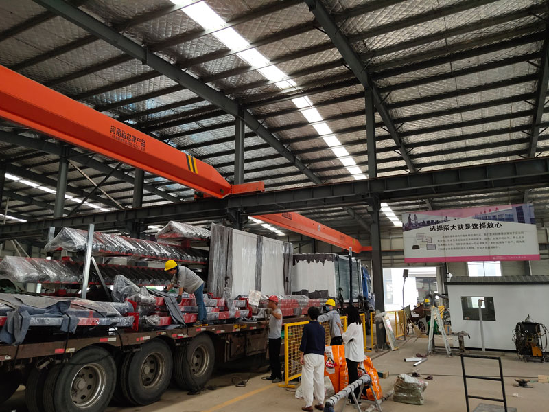 榮大發往山東紅色仿古公交候車亭發貨記錄